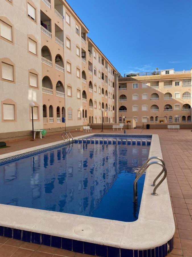 Amazing 2-Bedrooms Apartment With Pool Torrevieja Center מראה חיצוני תמונה