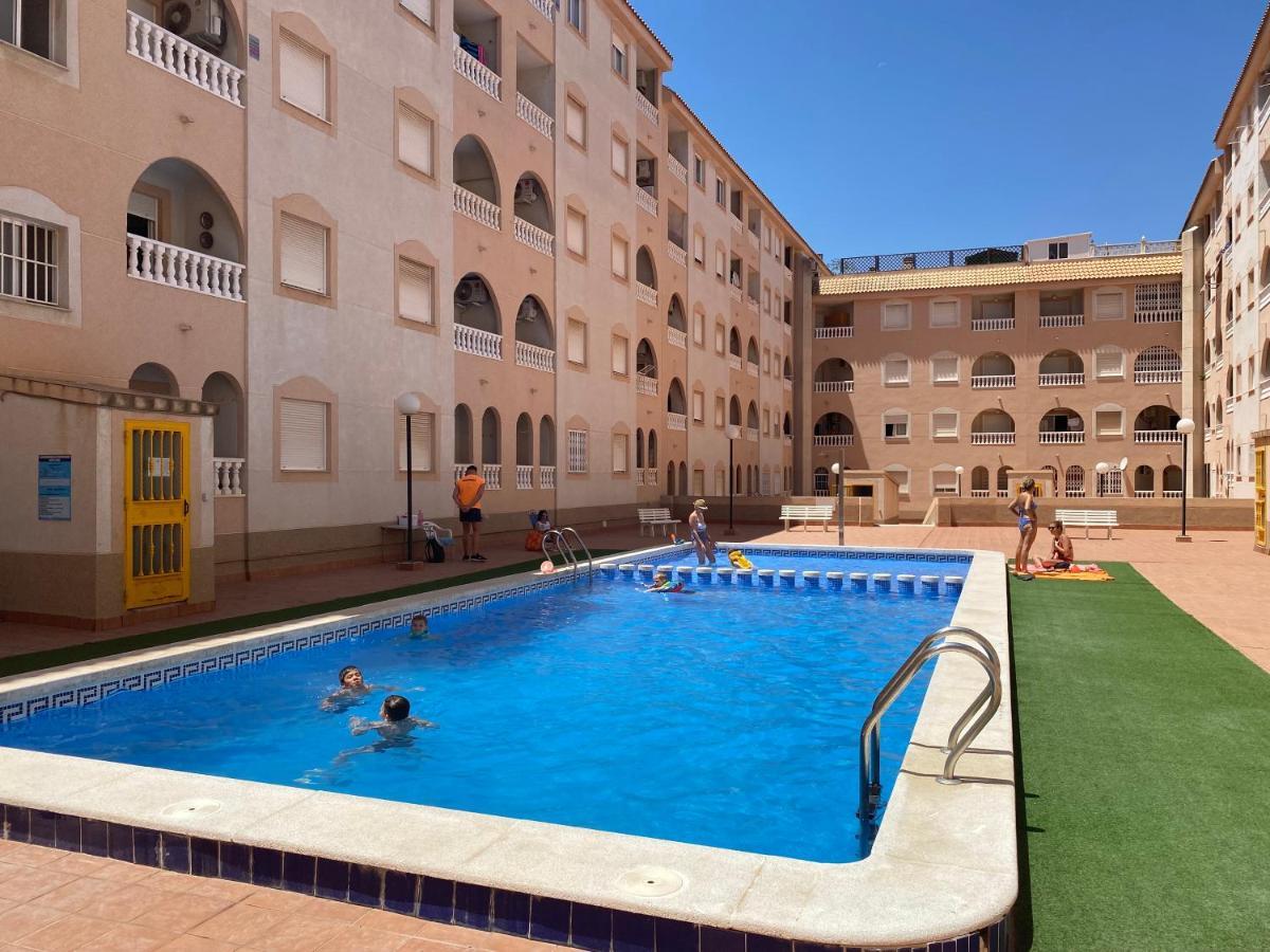 Amazing 2-Bedrooms Apartment With Pool Torrevieja Center מראה חיצוני תמונה