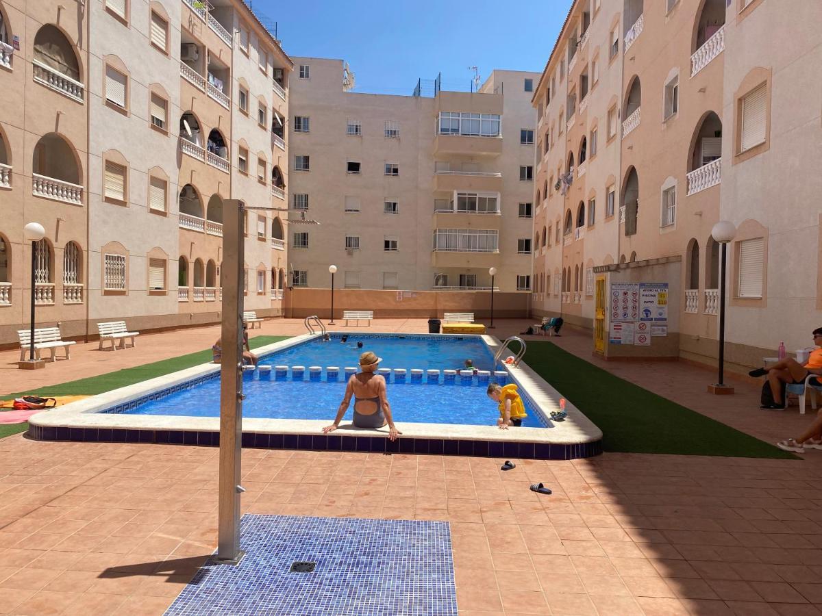 Amazing 2-Bedrooms Apartment With Pool Torrevieja Center מראה חיצוני תמונה